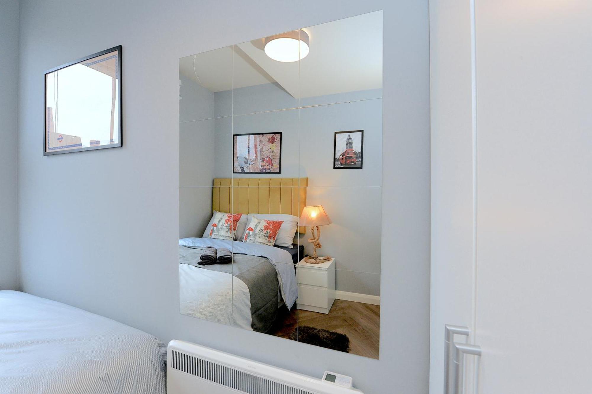Апартаменти 2 Bed Terraced Flat Piccadilly Line Лондон Екстер'єр фото