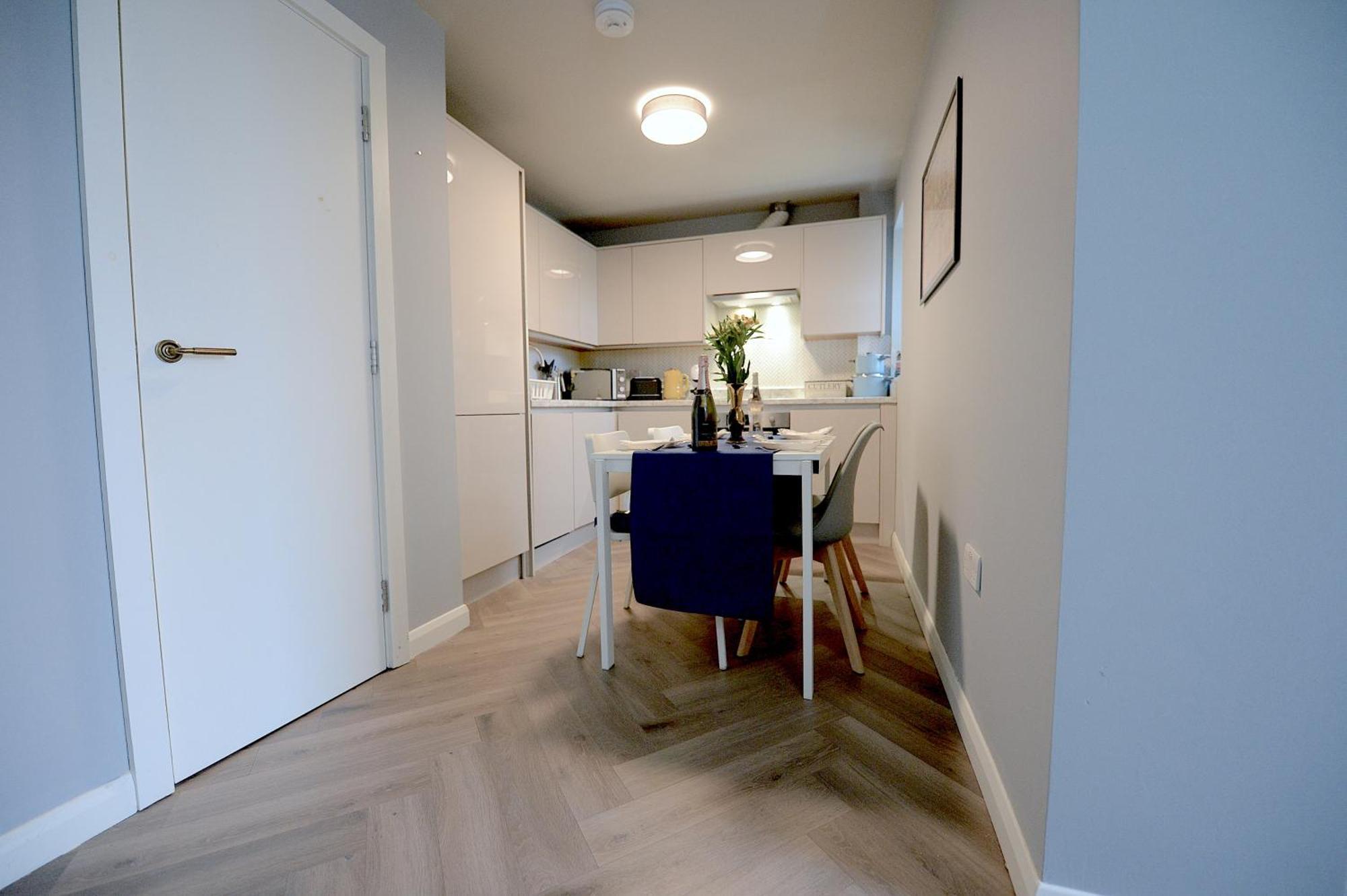 Апартаменти 2 Bed Terraced Flat Piccadilly Line Лондон Екстер'єр фото