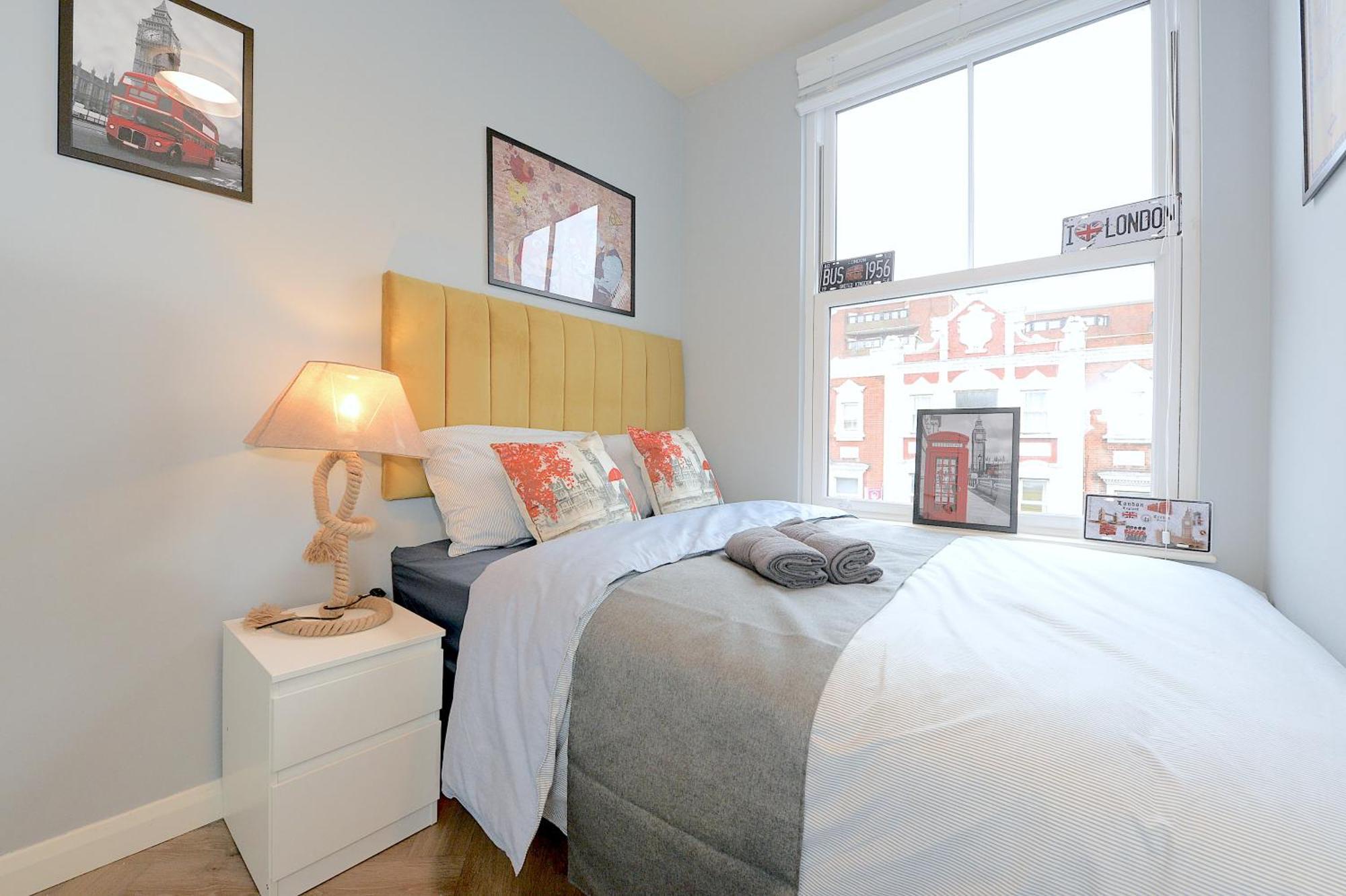Апартаменти 2 Bed Terraced Flat Piccadilly Line Лондон Екстер'єр фото