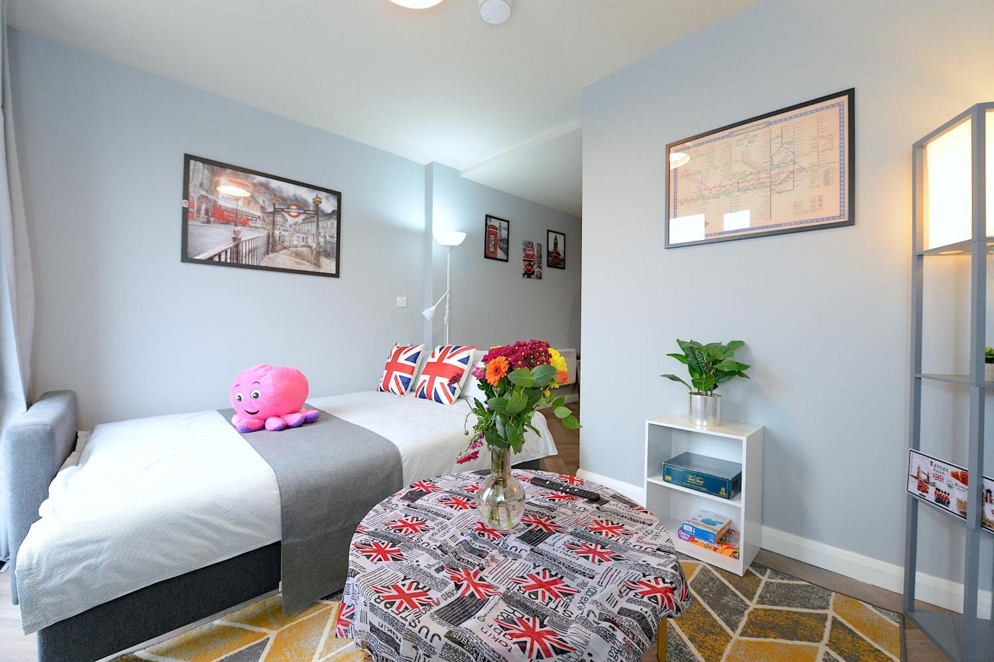 Апартаменти 2 Bed Terraced Flat Piccadilly Line Лондон Екстер'єр фото
