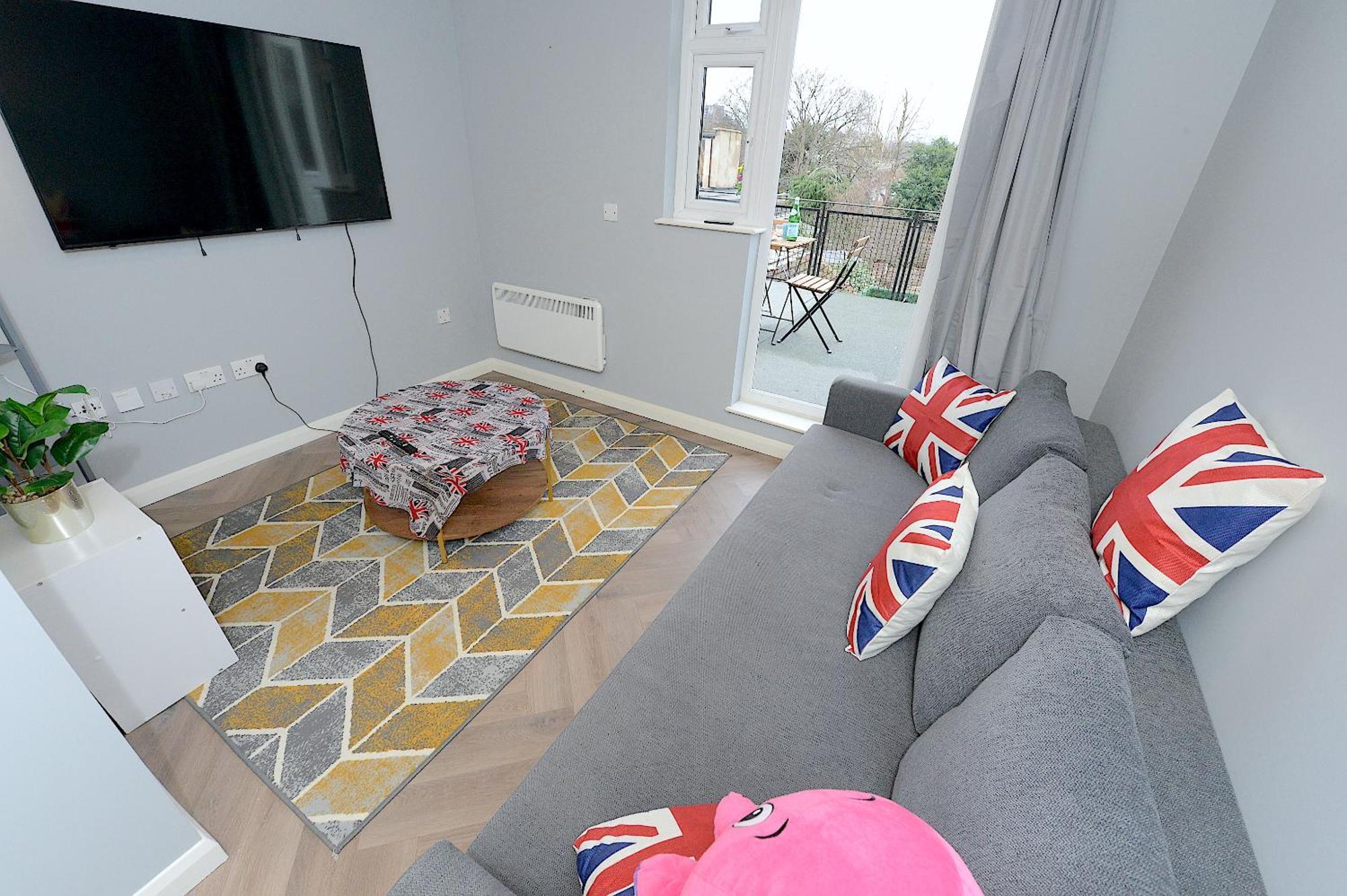 Апартаменти 2 Bed Terraced Flat Piccadilly Line Лондон Екстер'єр фото
