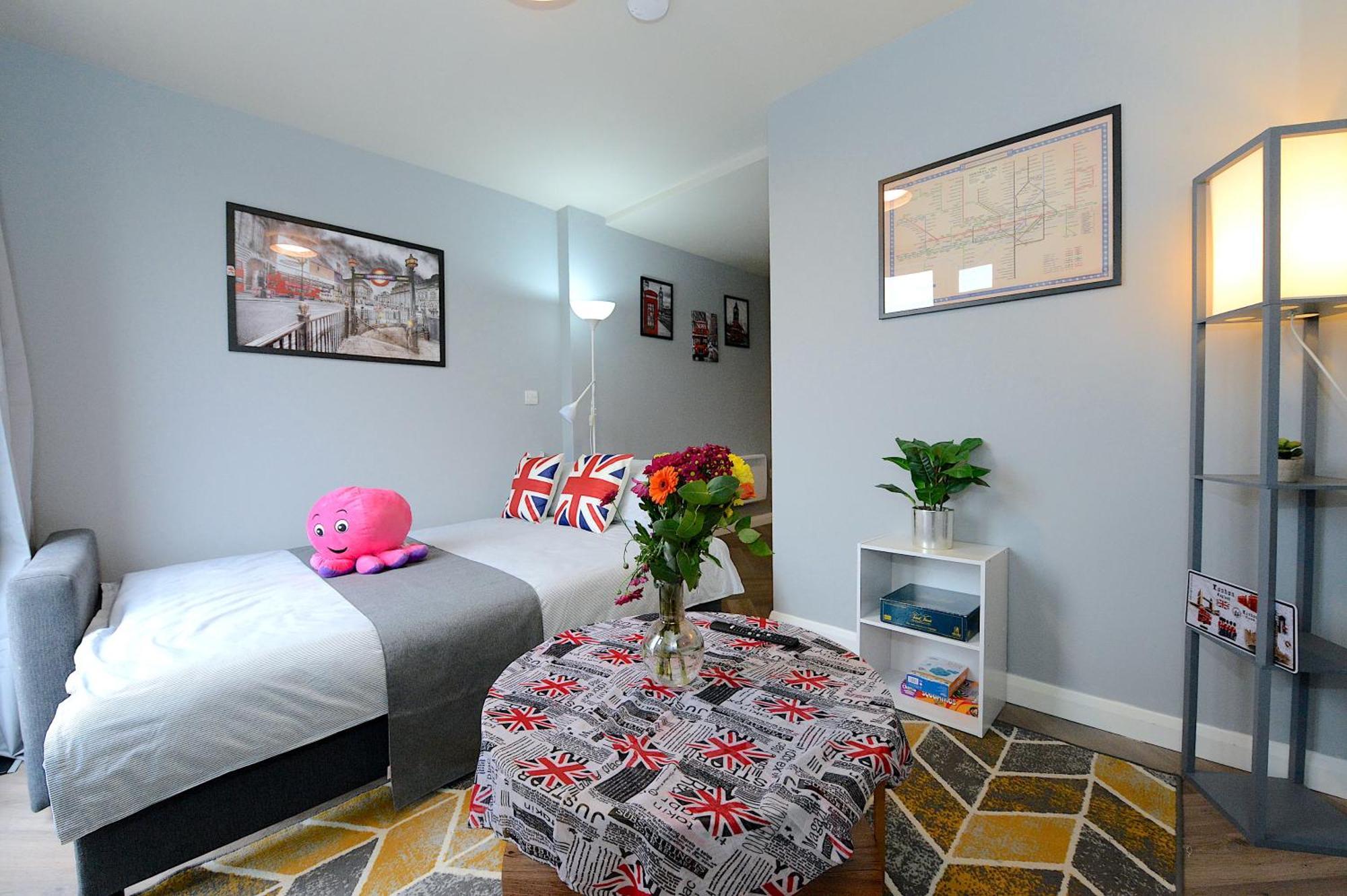 Апартаменти 2 Bed Terraced Flat Piccadilly Line Лондон Екстер'єр фото