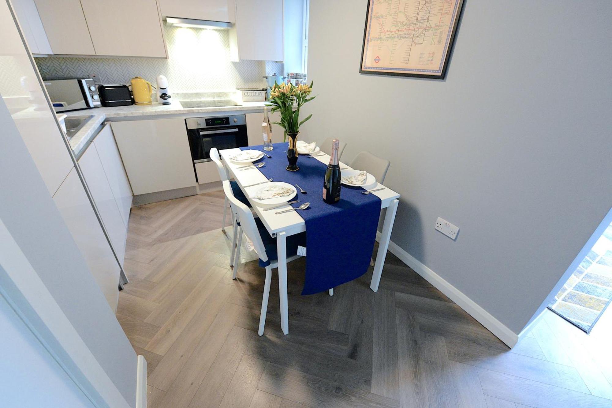 Апартаменти 2 Bed Terraced Flat Piccadilly Line Лондон Екстер'єр фото