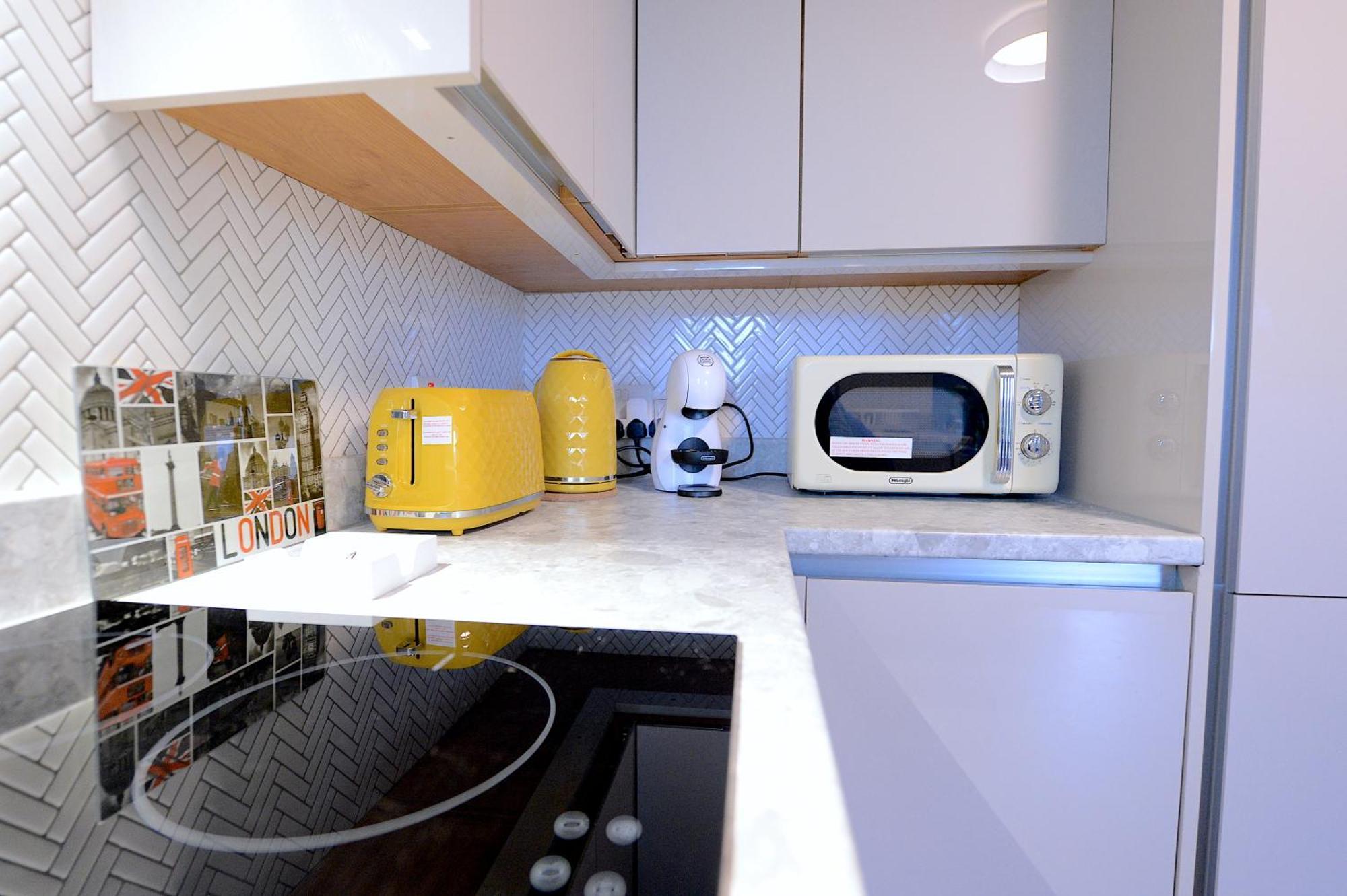 Апартаменти 2 Bed Terraced Flat Piccadilly Line Лондон Екстер'єр фото