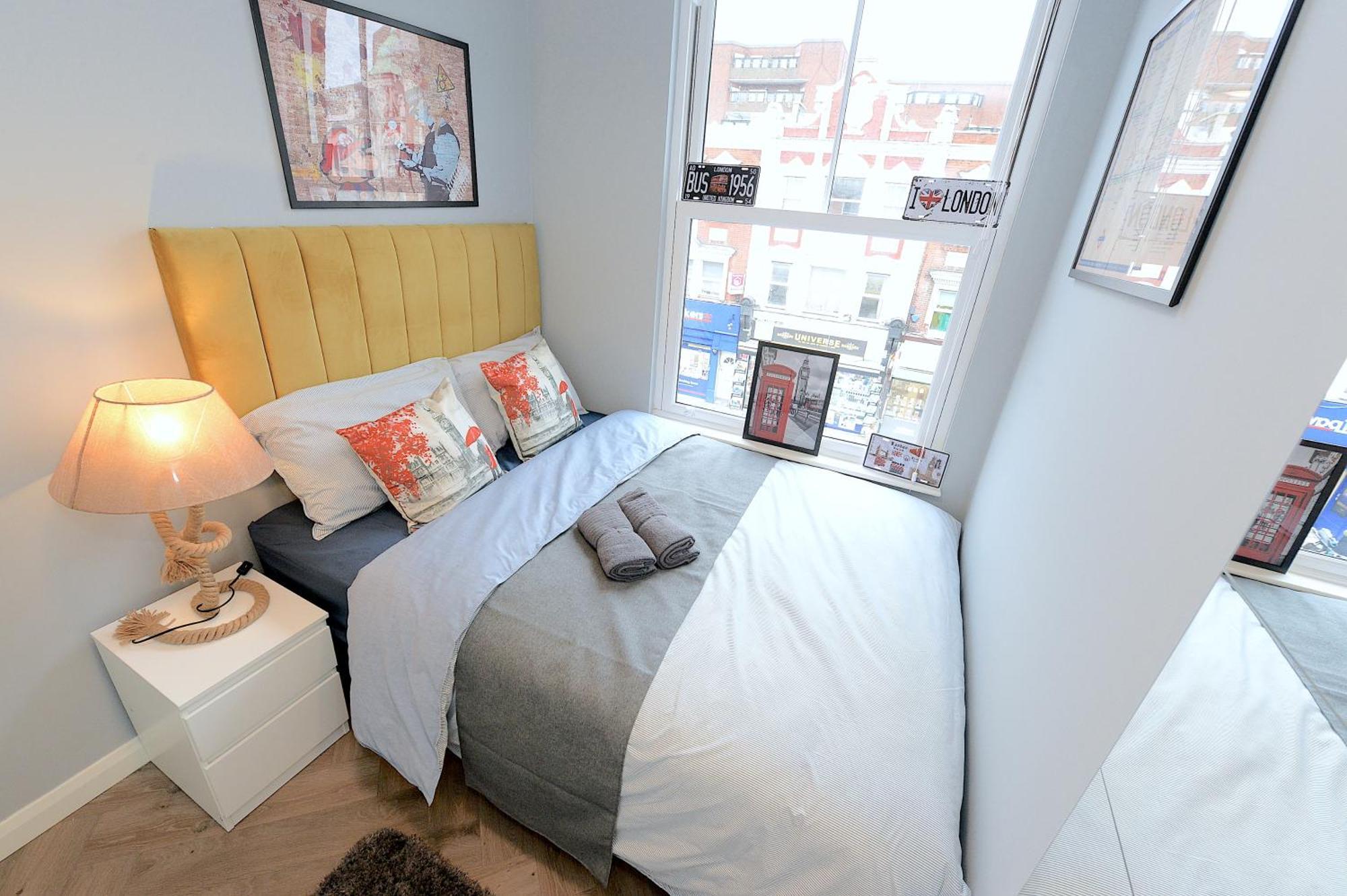 Апартаменти 2 Bed Terraced Flat Piccadilly Line Лондон Екстер'єр фото