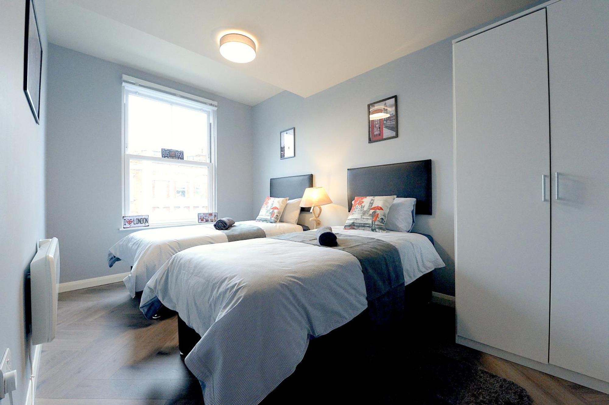 Апартаменти 2 Bed Terraced Flat Piccadilly Line Лондон Екстер'єр фото