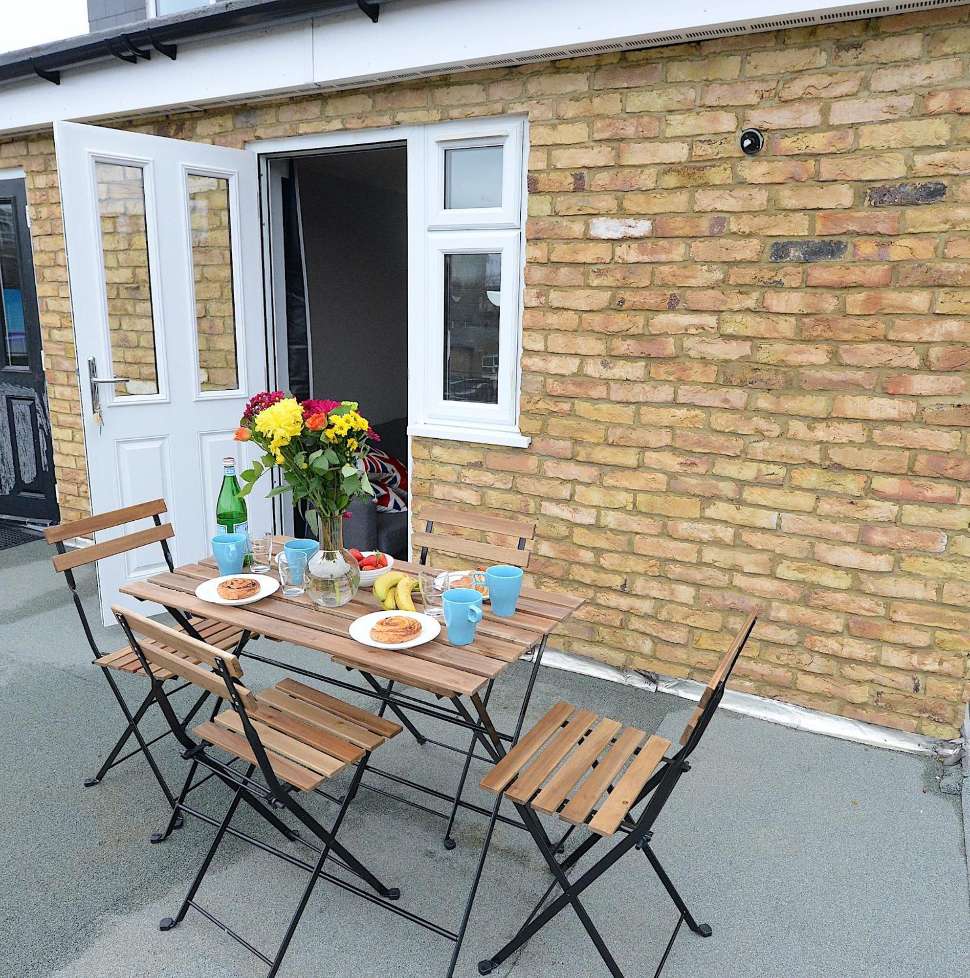 Апартаменти 2 Bed Terraced Flat Piccadilly Line Лондон Екстер'єр фото